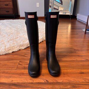 Hunter Tall Matte Black Boots: Only Worn Once!